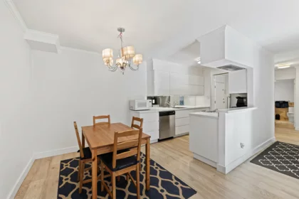 209 5932 Patterson Avenue, Burnaby, BC, Burnaby — Apartment/Condo for sale