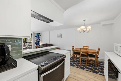 209 5932 Patterson Avenue, Burnaby, BC, Burnaby — Apartment/Condo for sale