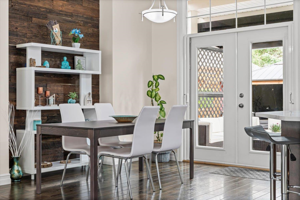Entry Foyer Photo of 5948 Matsqui Street, Chilliwack, BC