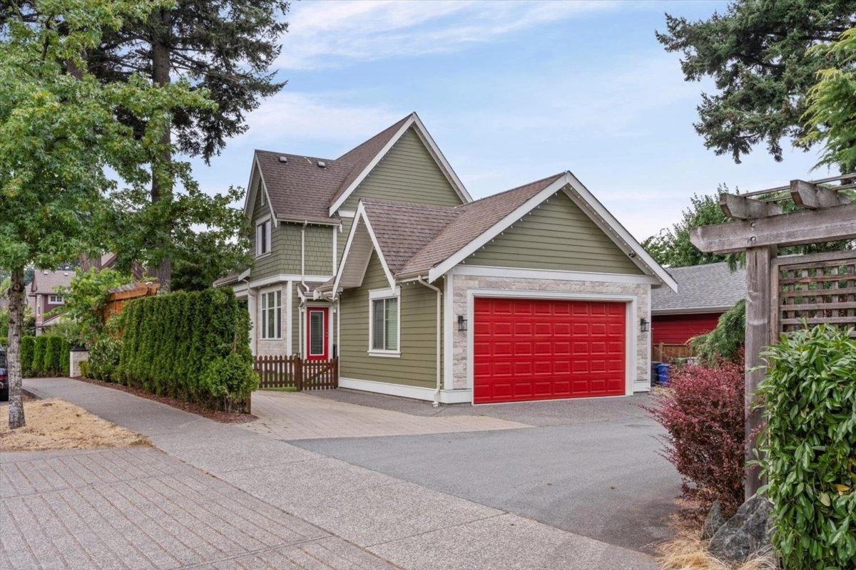 Living Room Photo of 5948 Matsqui Street, Chilliwack, BC