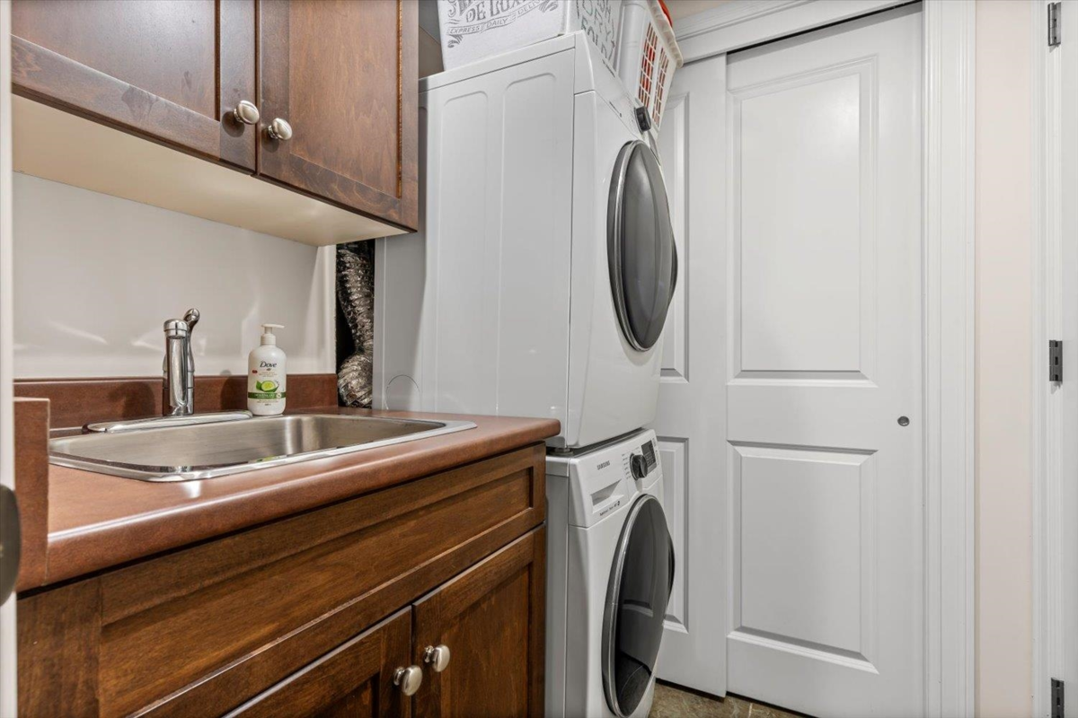 Mudroom Photo of 5948 Matsqui Street, Chilliwack, BC