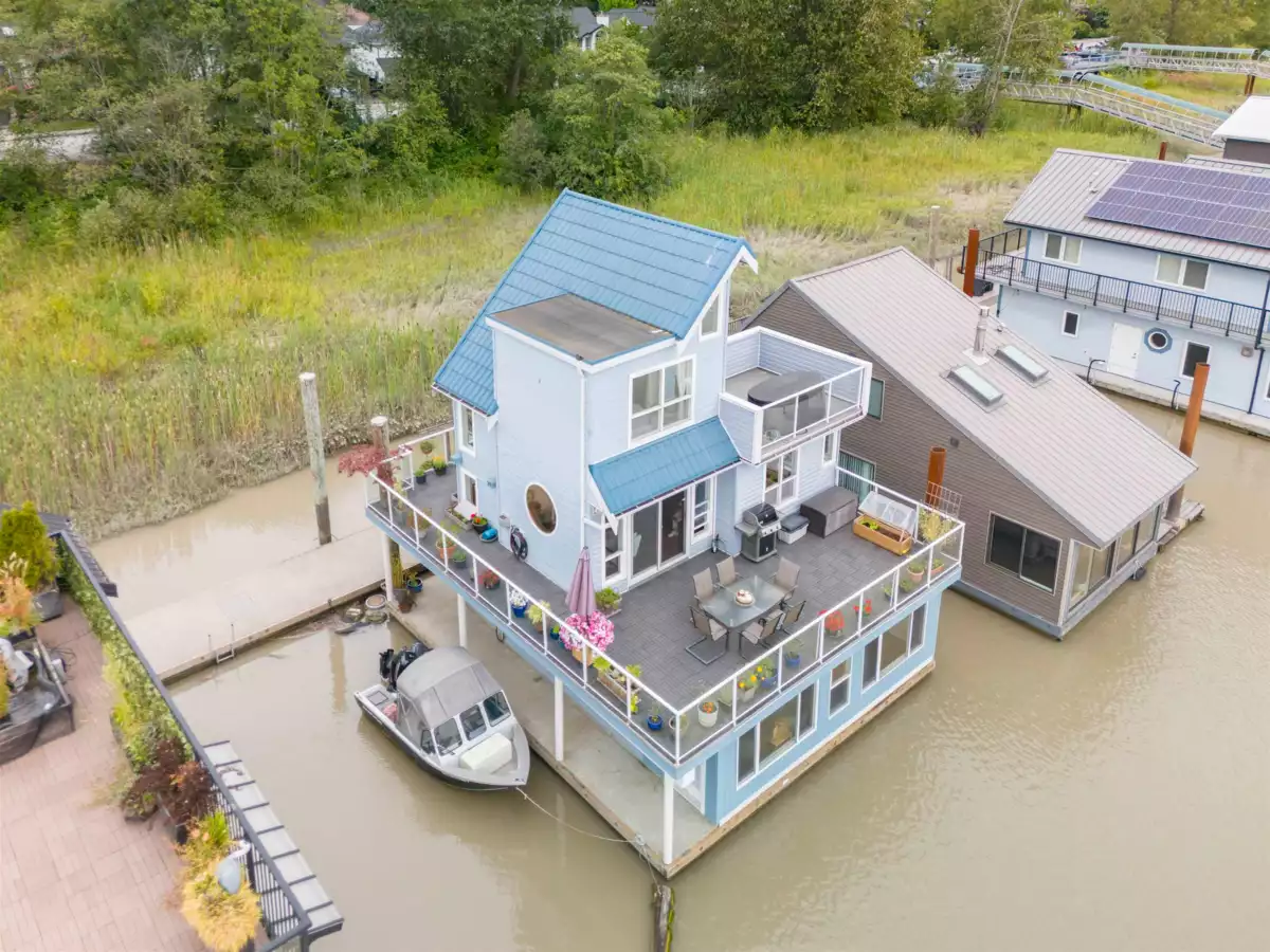 Backyard Photo of 4 800 South Dyke Road, New Westminster, BC