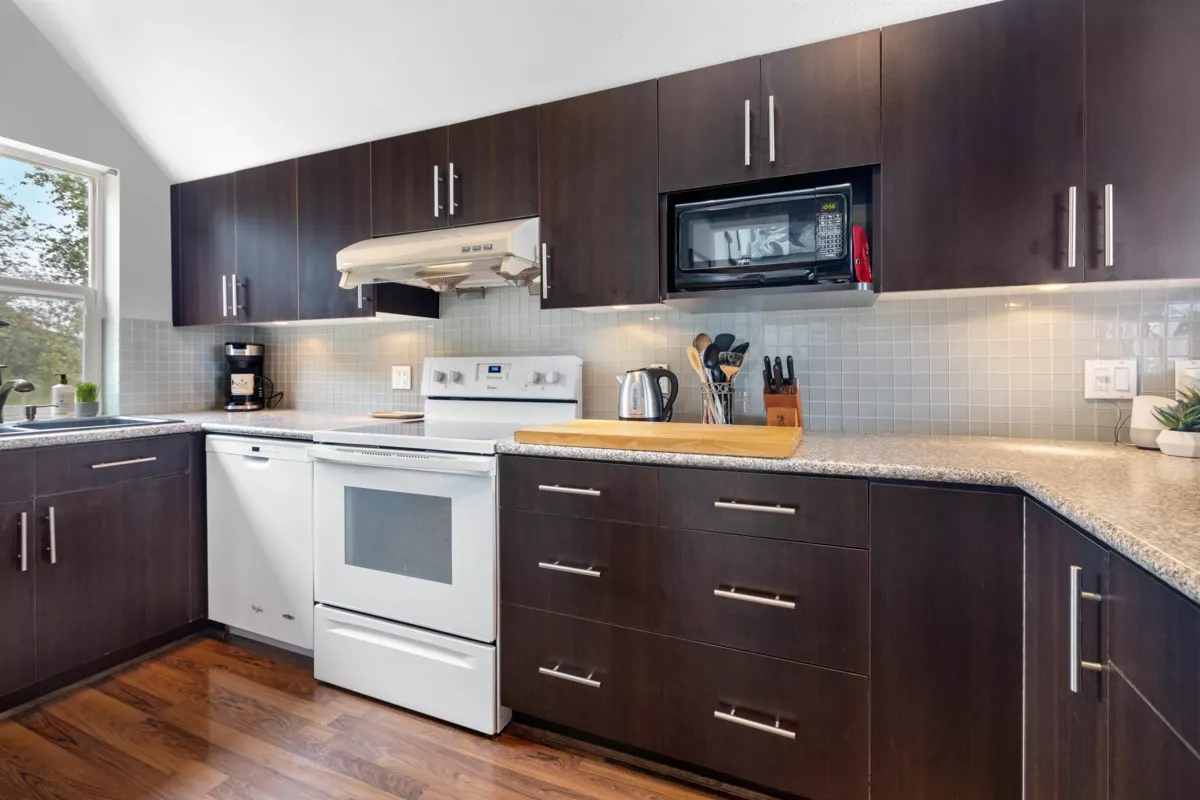 Breakfast Nook Photo of 4 800 South Dyke Road, New Westminster, BC