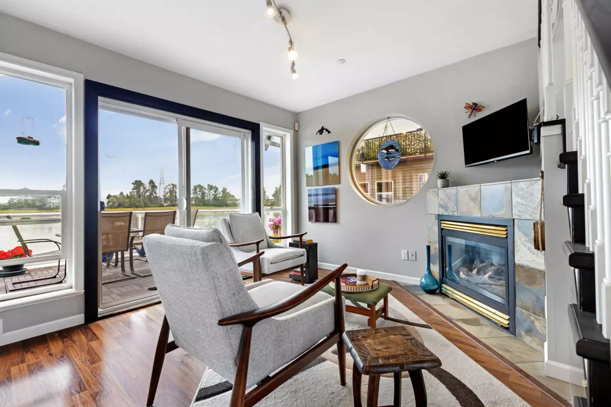 Family Room Photo of 4 800 South Dyke Road, New Westminster, BC