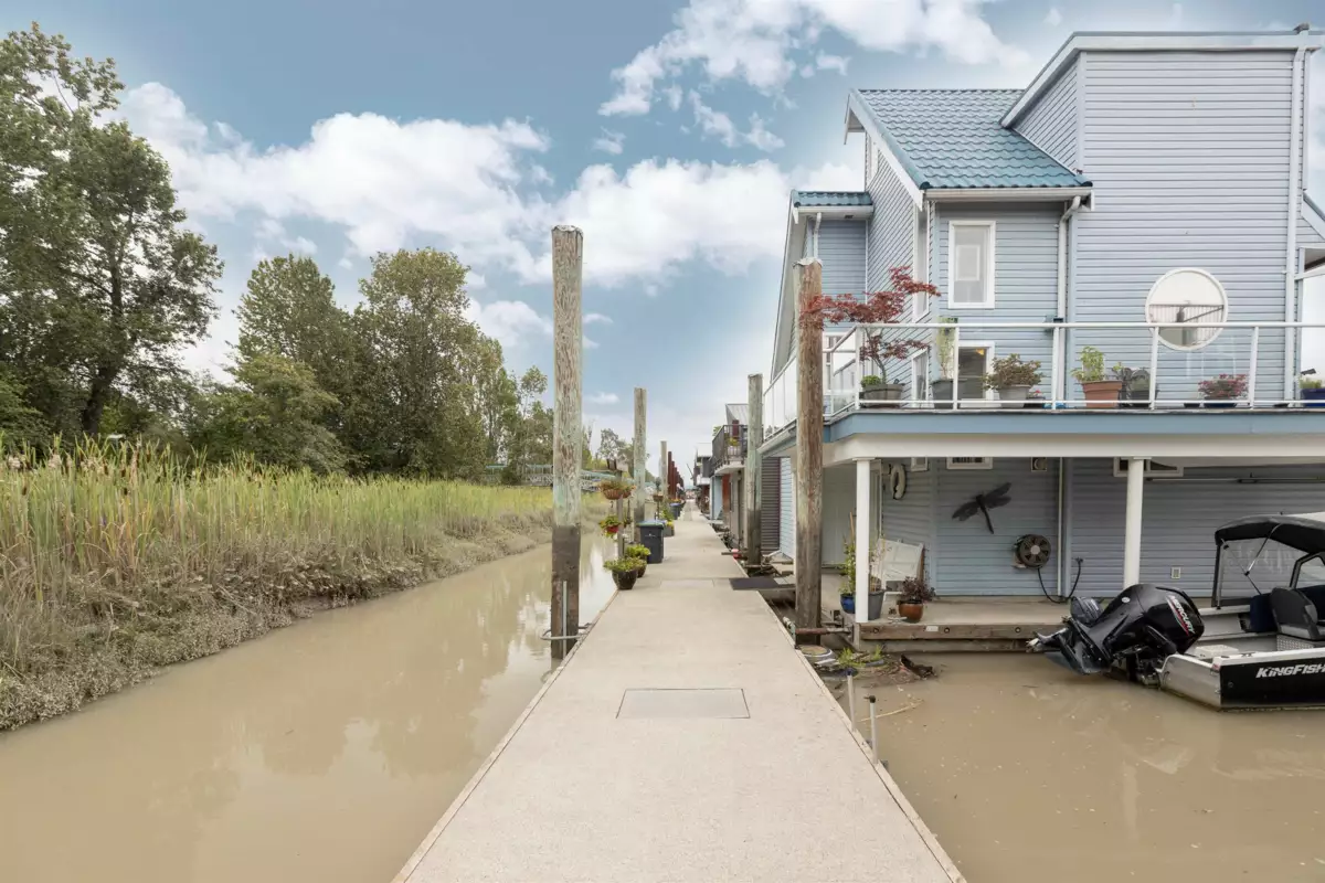 Front Yard Photo of 4 800 South Dyke Road, New Westminster, BC