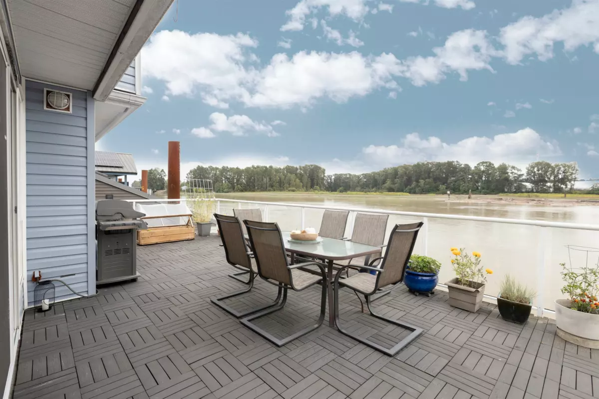 Kitchen Photo of 4 800 South Dyke Road, New Westminster, BC