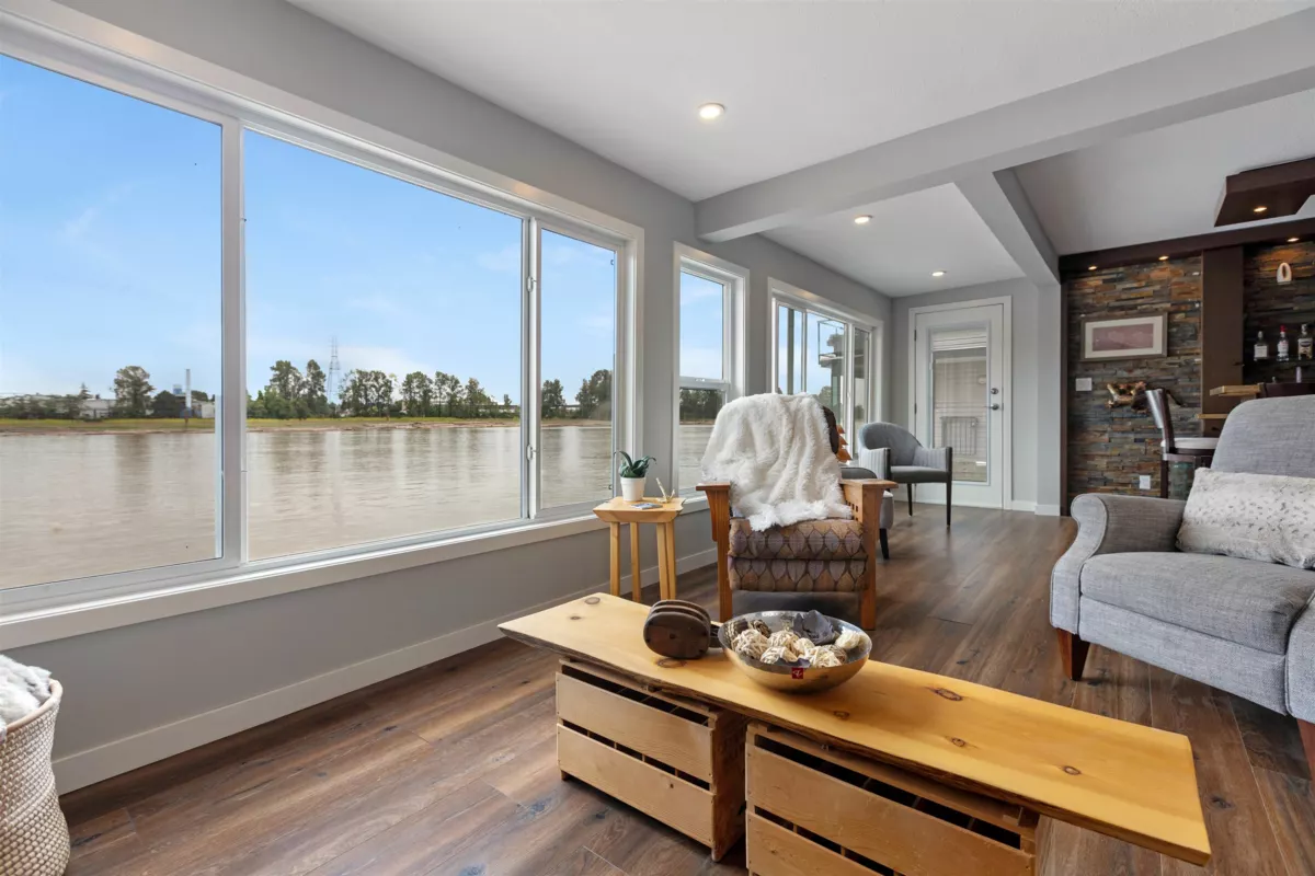 Powder Room Photo of 4 800 South Dyke Road, New Westminster, BC