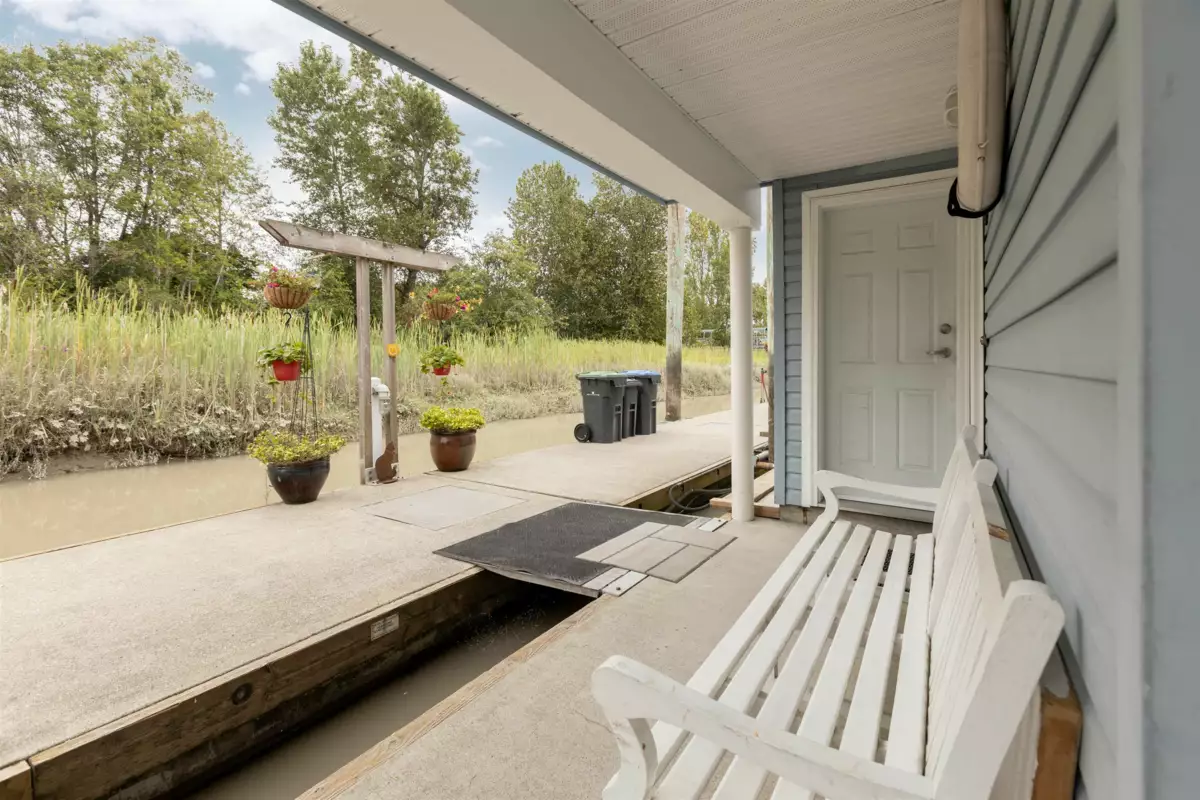 Swimming Pool Photo of 4 800 South Dyke Road, New Westminster, BC