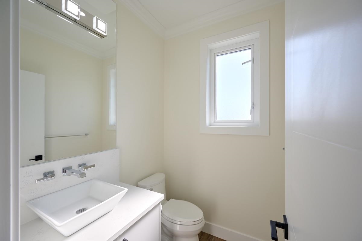 Kitchen Island Photo of 25 1115 Roma Avenue, New Westminster, BC