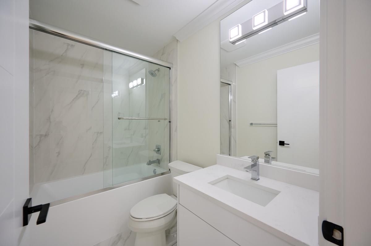 Kitchen Photo of 25 1115 Roma Avenue, New Westminster, BC