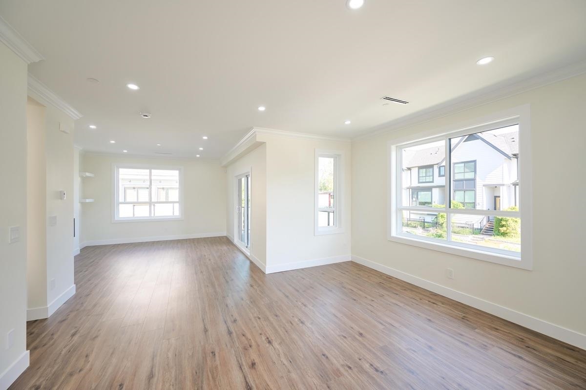 Mudroom Photo of 25 1115 Roma Avenue, New Westminster, BC