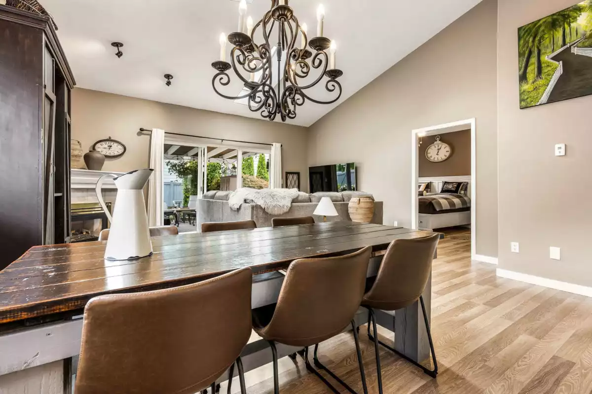 Breakfast Nook Photo of 17 730 Mccombs Drive, Harrison Hot Springs, BC