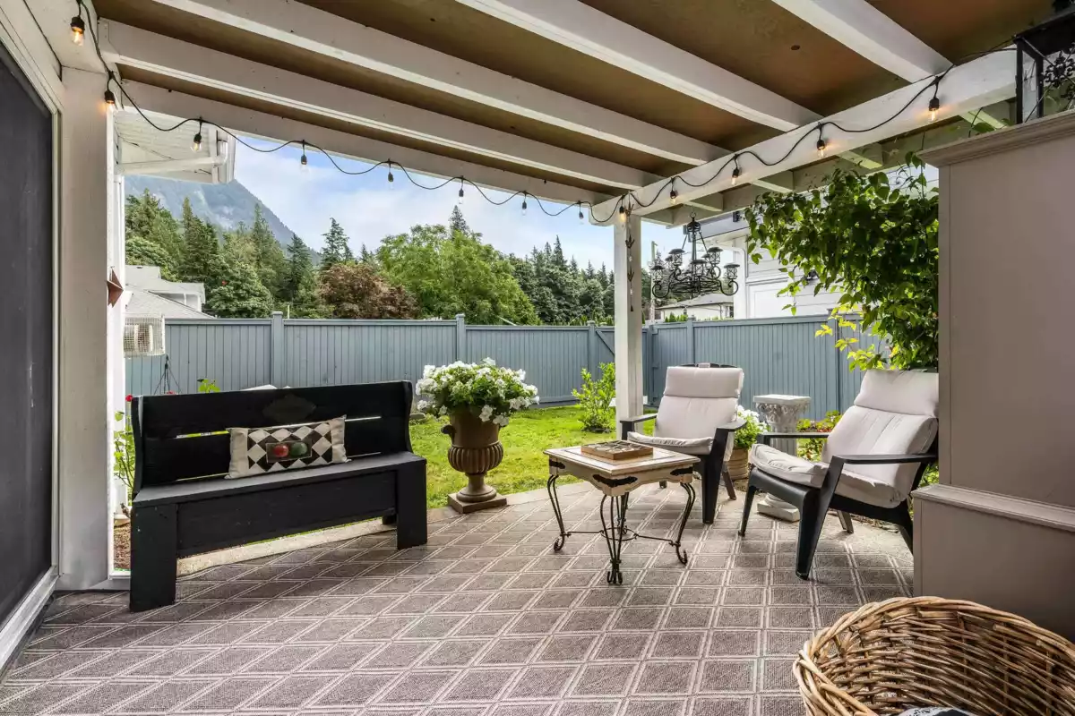 Front Yard Photo of 17 730 Mccombs Drive, Harrison Hot Springs, BC