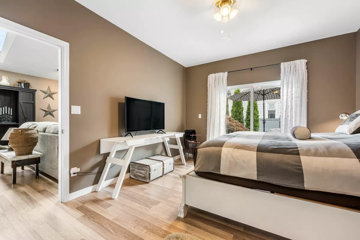 Hallway Photo of 17 730 Mccombs Drive, Harrison Hot Springs, BC
