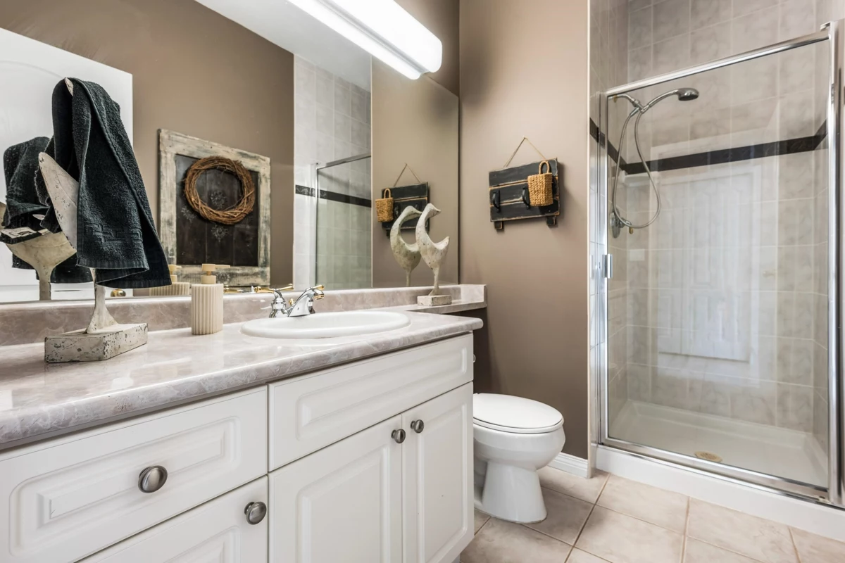 Kitchen Island Photo of 17 730 Mccombs Drive, Harrison Hot Springs, BC