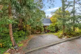 713 E St. James Road, North Vancouver, BC