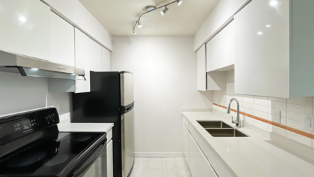 Primary Bathroom Photo of 416 1945 Woodway Place, Burnaby, BC