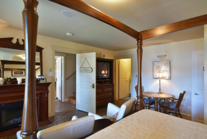 Entry Foyer Photo of 7545 Islets Place, Sechelt, BC