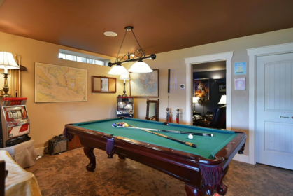 Hallway Photo of 7545 Islets Place, Sechelt, BC