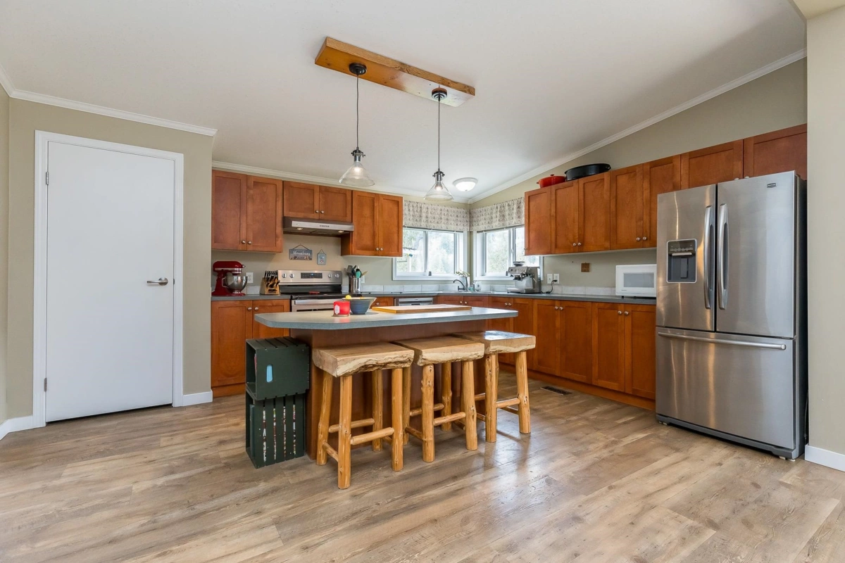 Kitchen Island Photo of 48522 Elk View Road, Chilliwack, BC