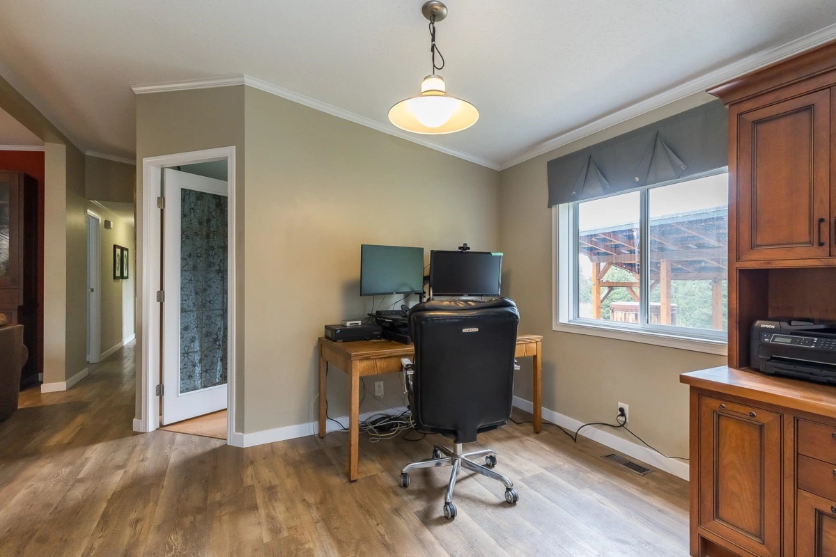 Walk-In Closet Photo of 48522 Elk View Road, Chilliwack, BC