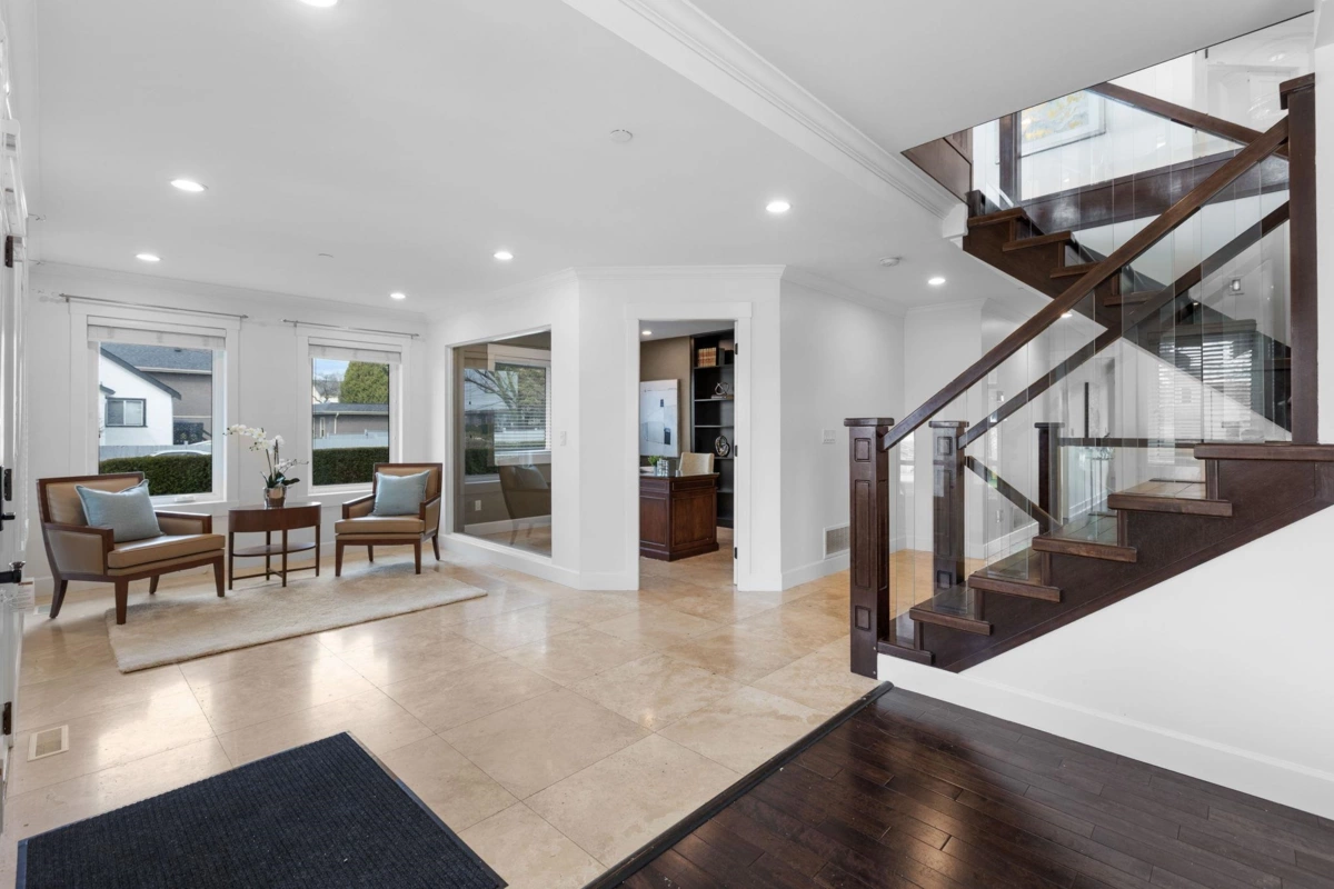 Dining Area Photo of 15341 Royal Avenue, White Rock, BC
