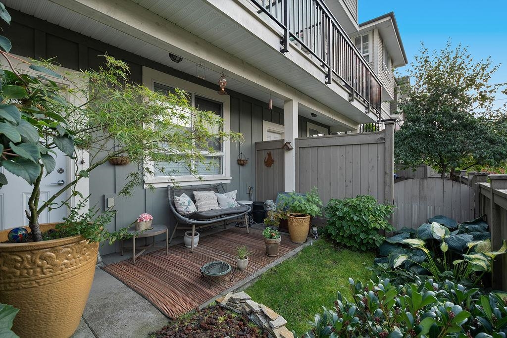 Entry Foyer Photo of 26 2955 156 Street, Surrey, BC