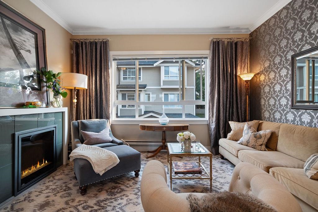 Family Room Photo of 26 2955 156 Street, Surrey, BC