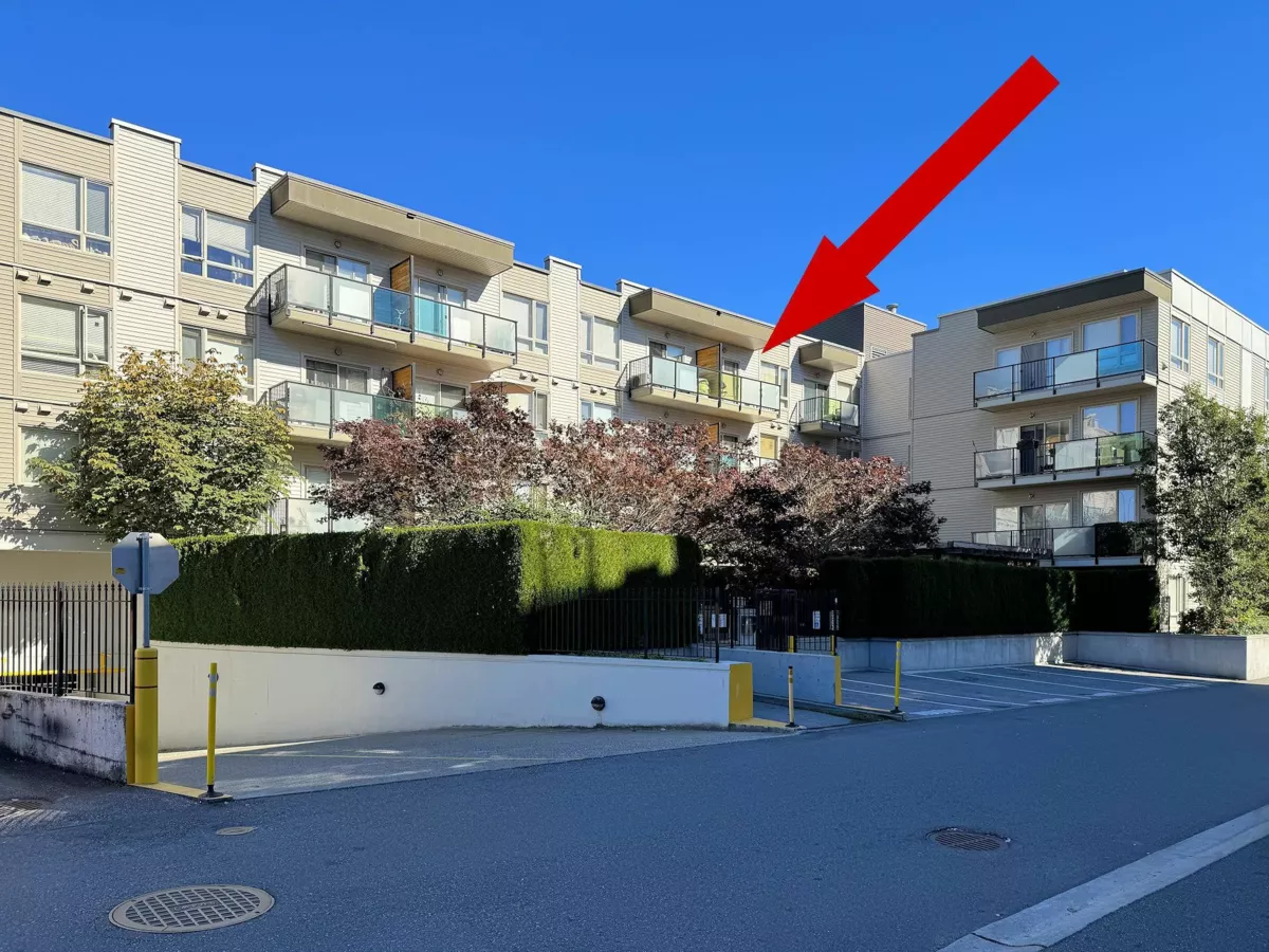 Primary Bathroom Photo of 414 20460 Douglas Crescent, Langley, BC