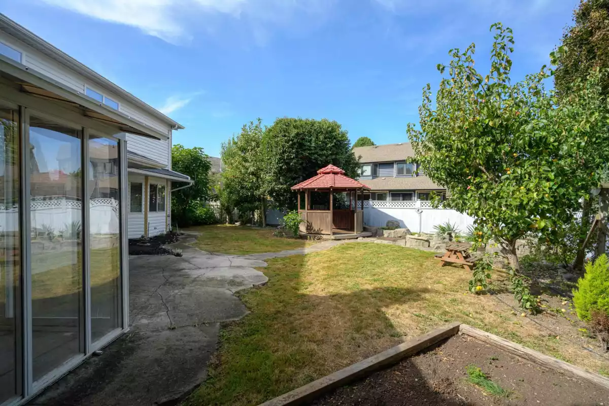 Swimming Pool Photo of 4430 50a Street, Delta, BC