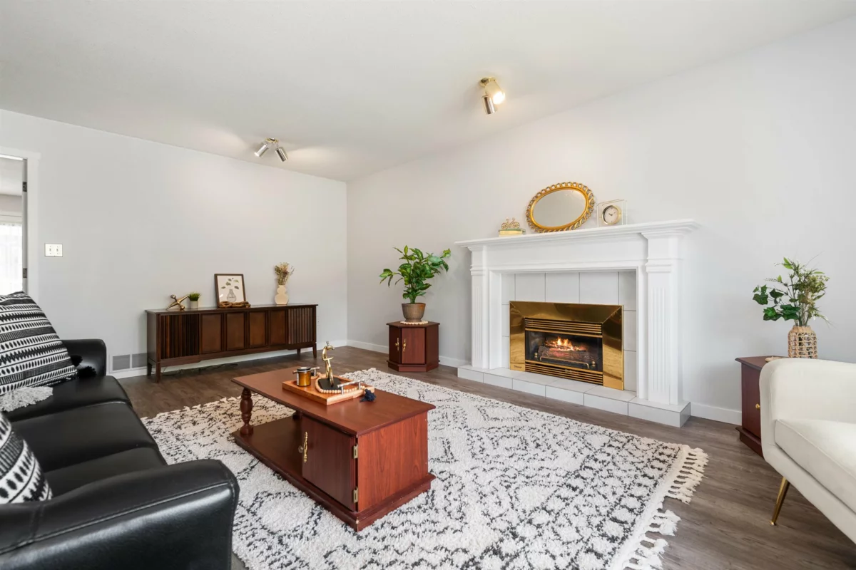 Kitchen Photo of 63740 Rosewood Avenue, Hope, BC