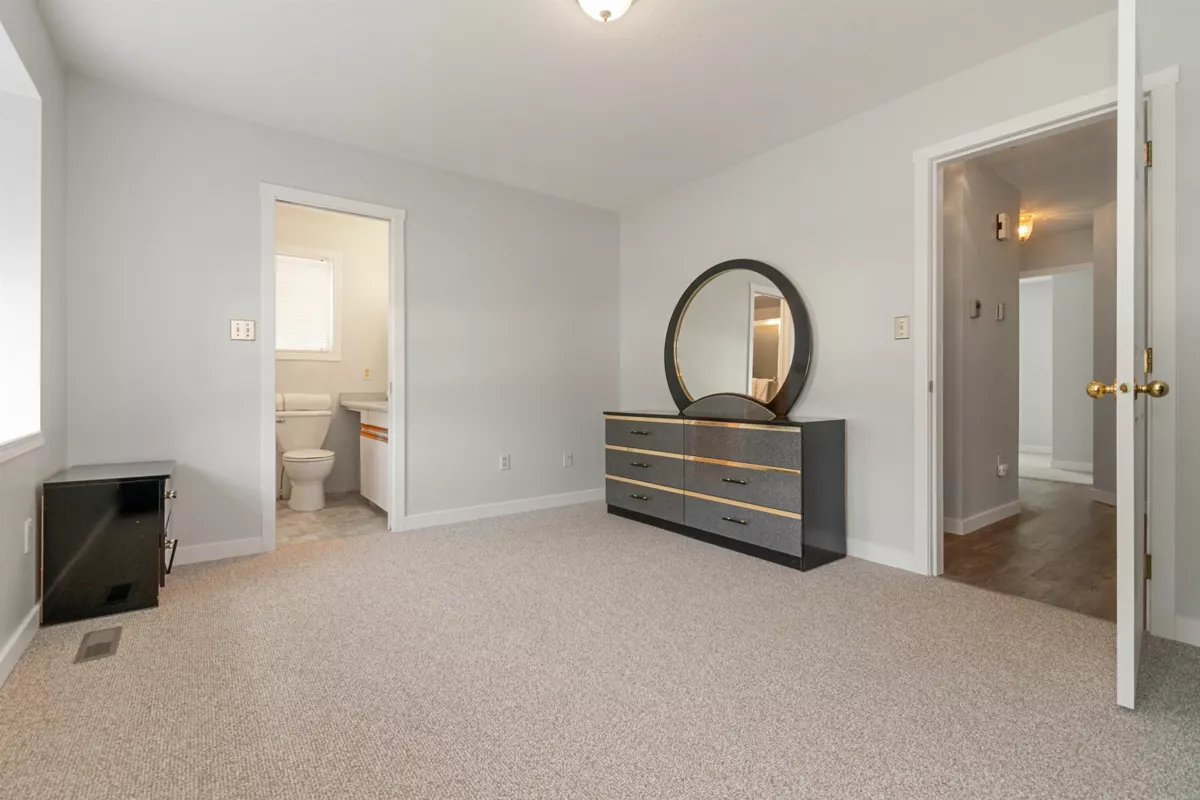 Laundry Room Photo of 63740 Rosewood Avenue, Hope, BC