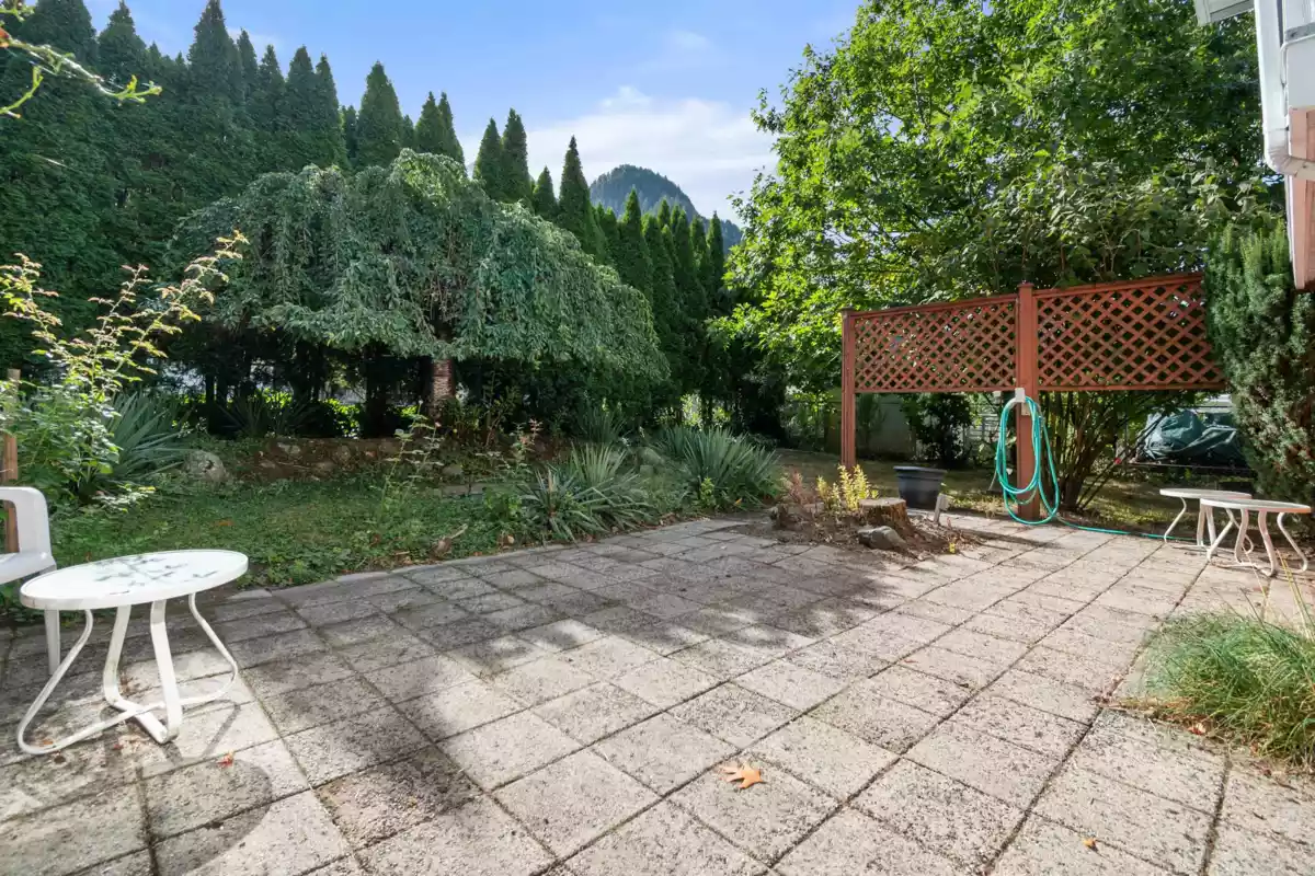 Outdoor Kitchen Photo of 63740 Rosewood Avenue, Hope, BC