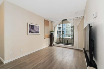 1307 5911 Alderbridge Way, Richmond, BC, Richmond — Apartment/Condo for sale