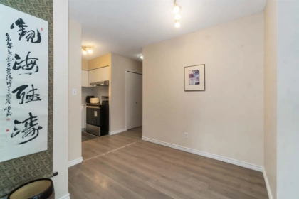 Kitchen Island Photo of 1307 5911 Alderbridge Way, Richmond, BC