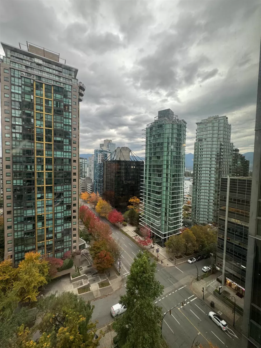 Primary Bathroom Photo of 1501 1288 W Georgia Street, Vancouver, BC