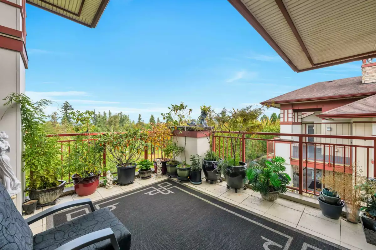 Front Yard Photo of 306 16477 64 Avenue, Surrey, BC