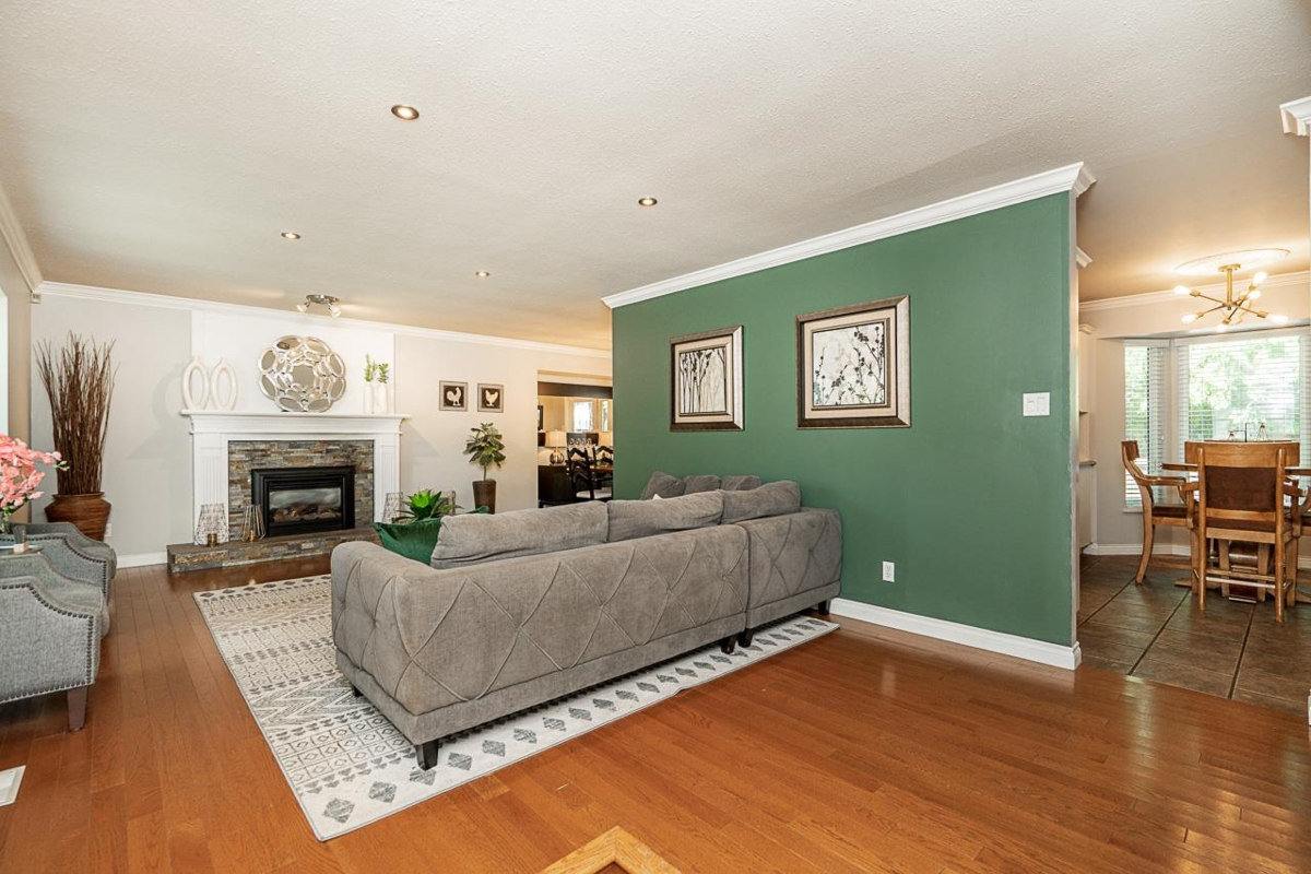 Dining Area Photo of 14625 86b Avenue, Surrey, BC