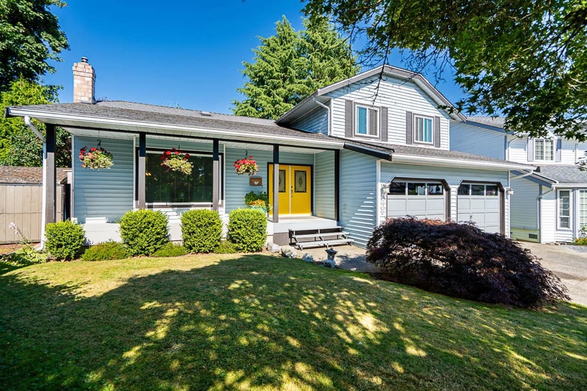 Living Room Photo of 14625 86b Avenue, Surrey, BC