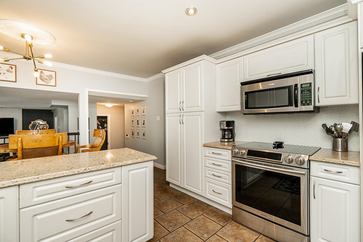 Walk-In Closet Photo of 14625 86b Avenue, Surrey, BC