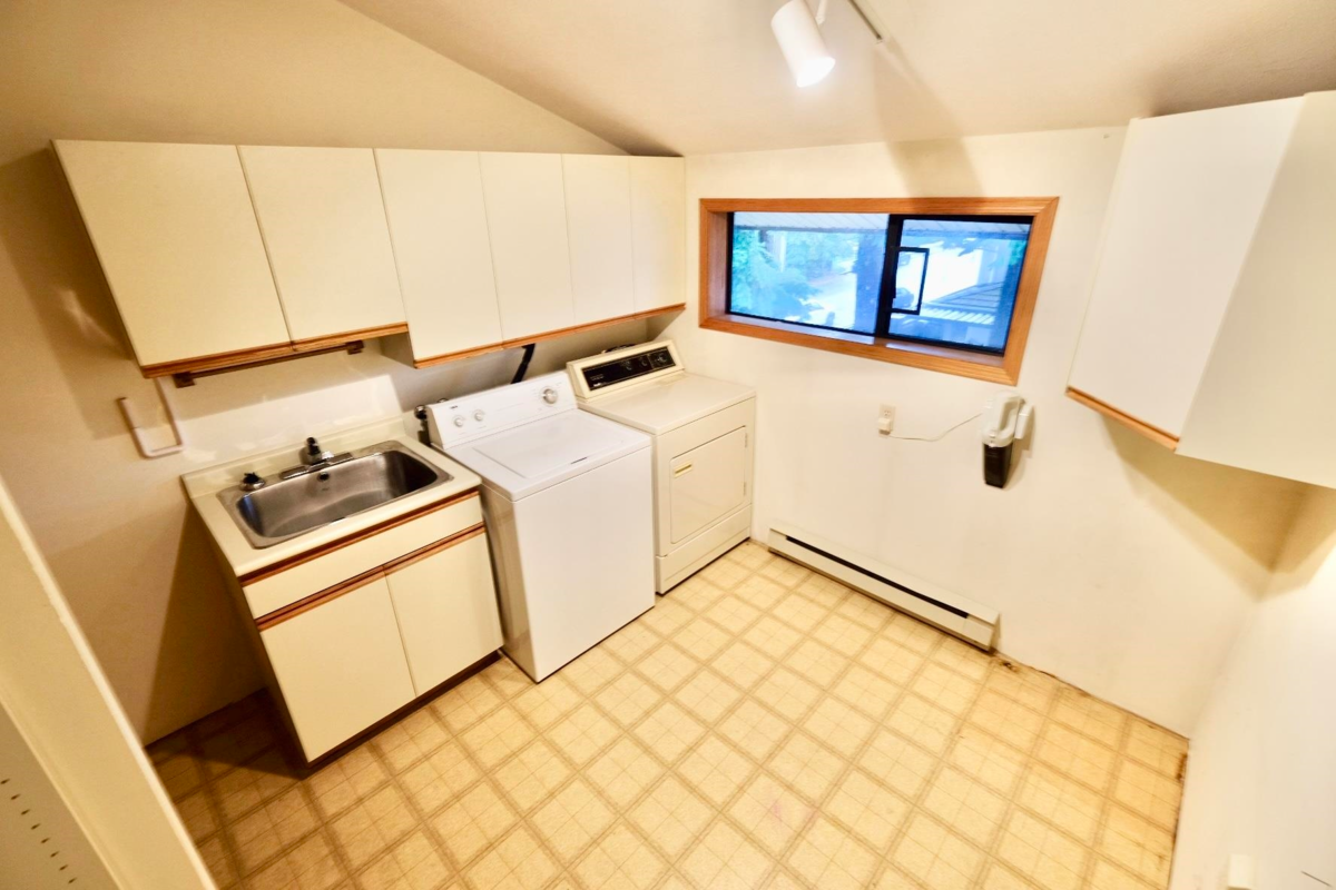 Basement Recreation Room Photo of 8785 158 Street, Surrey, BC