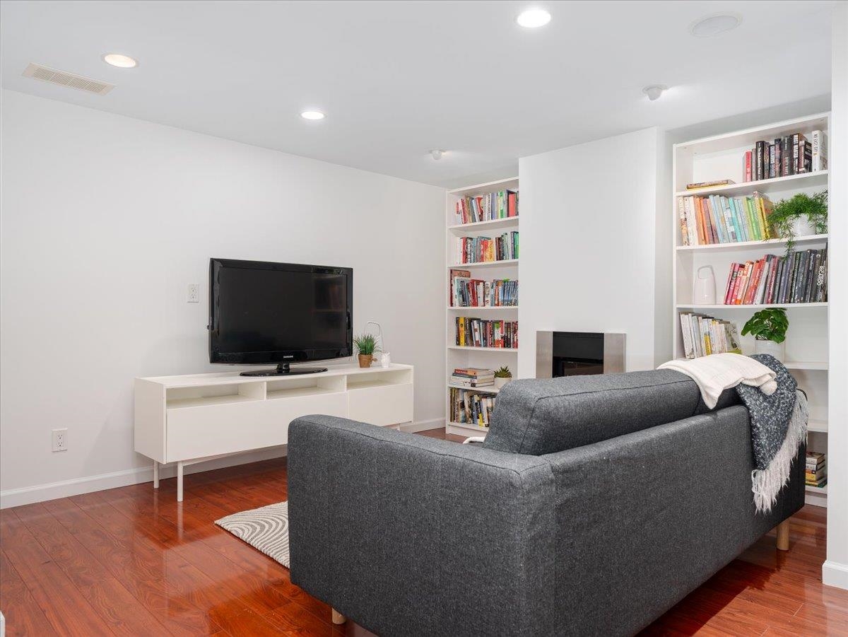 Basement Recreation Room Photo of 402 Cardiff Way, Port Moody, BC