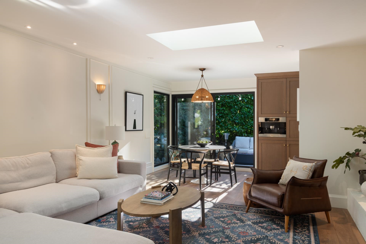 Kitchen Island Photo of 5075 Howe Sound Lane, West Vancouver, BC
