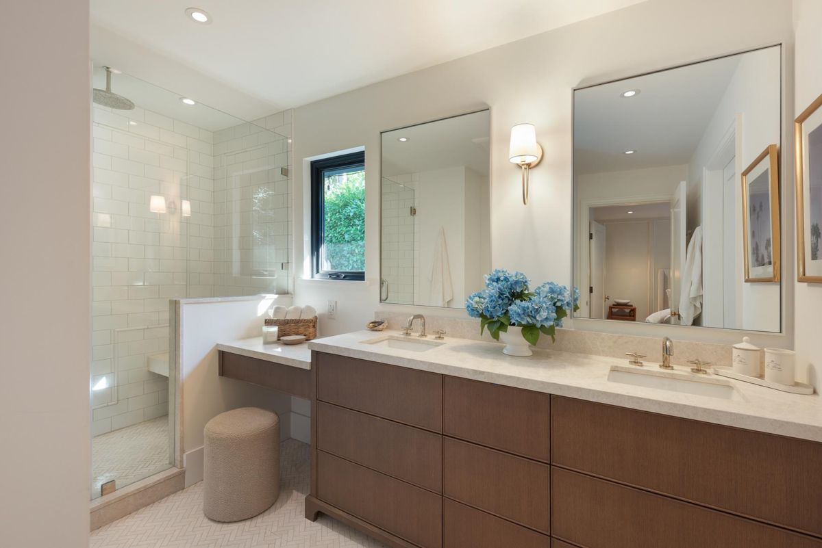 Laundry Room Photo of 5075 Howe Sound Lane, West Vancouver, BC