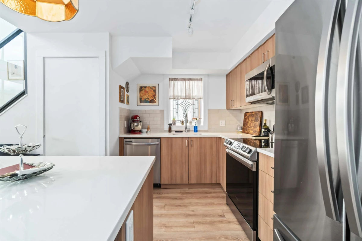 Breakfast Nook Photo of 201 39771 Government Road, Squamish, BC