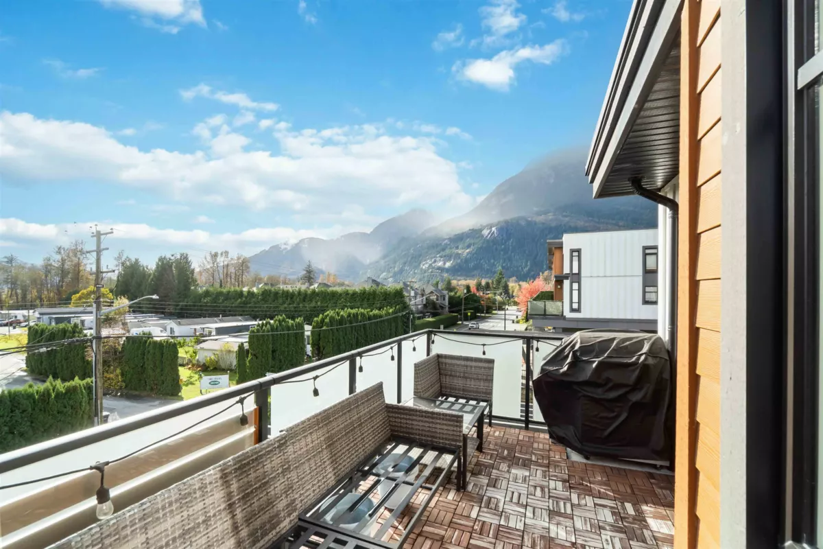 Entry Foyer Photo of 201 39771 Government Road, Squamish, BC