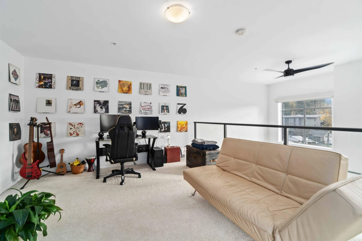 Guest Bathroom Photo of 201 39771 Government Road, Squamish, BC