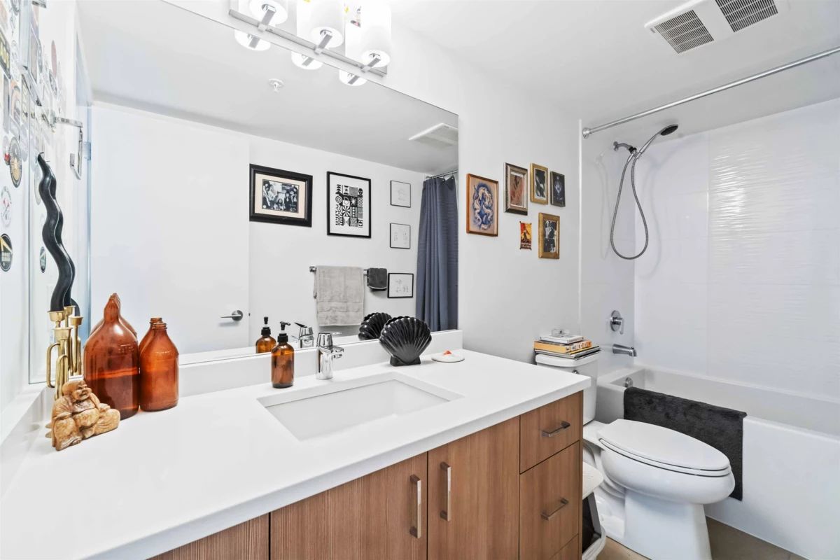 Laundry Room Photo of 201 39771 Government Road, Squamish, BC