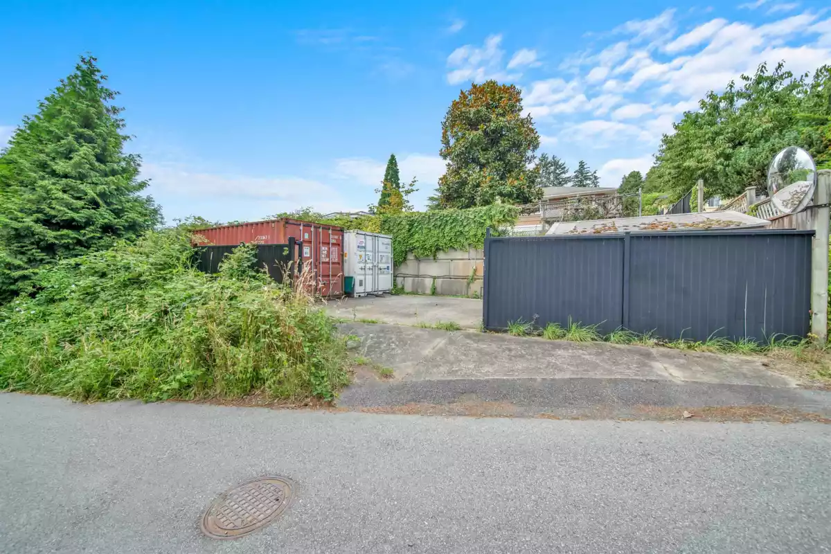 Backyard Photo of 320 Seaforth Crescent, Coquitlam, BC