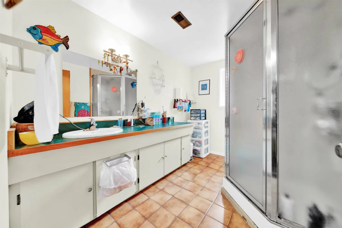 Entry Foyer Photo of 320 Seaforth Crescent, Coquitlam, BC